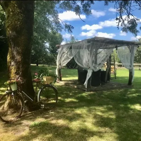 Domaine De La Menie Отель