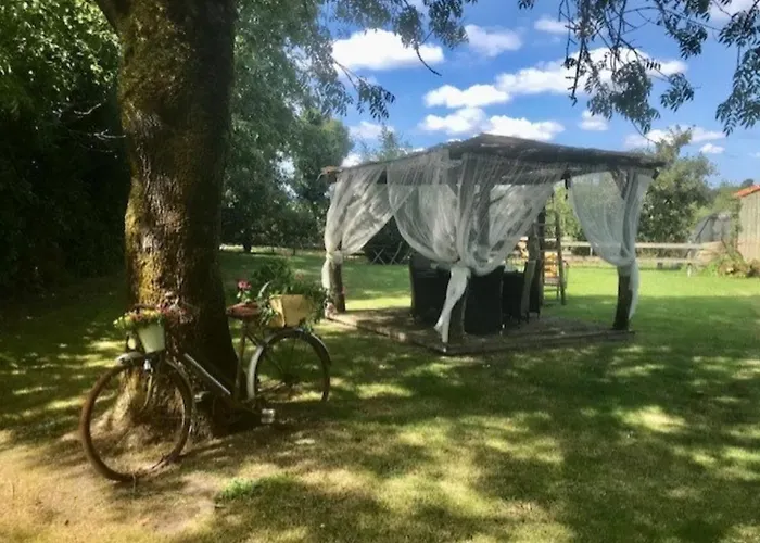 Domaine De La Menie Hotel