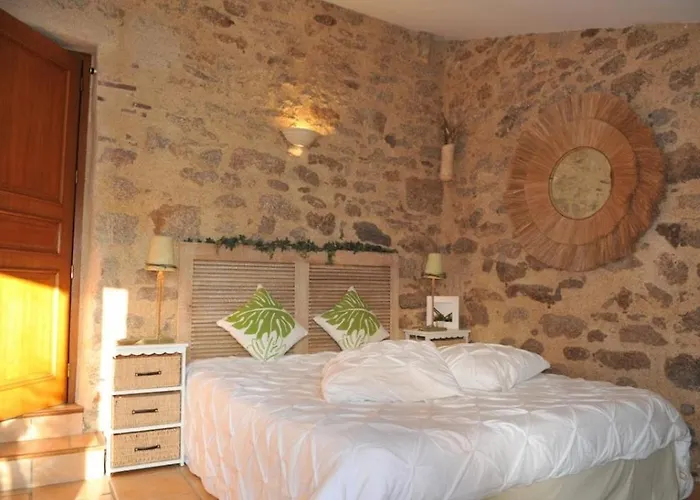 Domaine De La Menie Hotel *